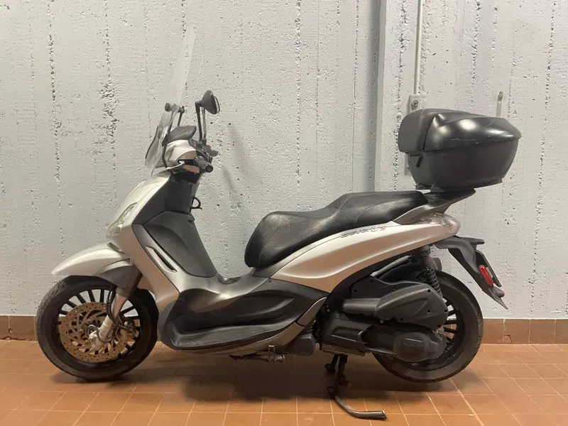 Piaggio Beverly 300 i.e. ABS-ASR (2016 - 20) (2)