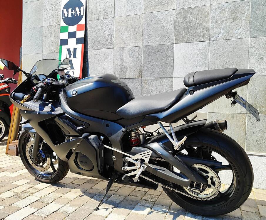 Yamaha YZF R6 (2005 - 06) (3)