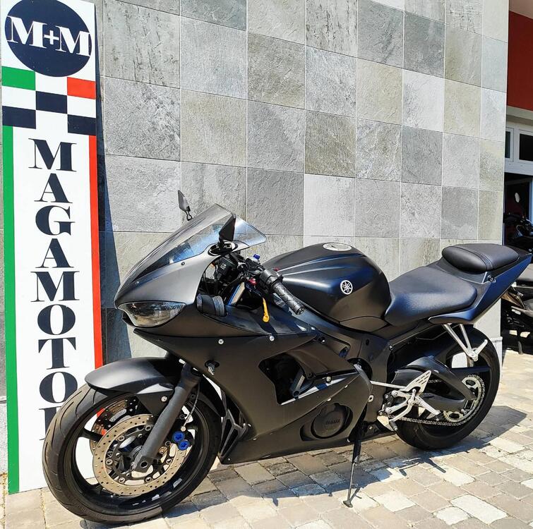 Yamaha YZF R6 (2005 - 06) (4)