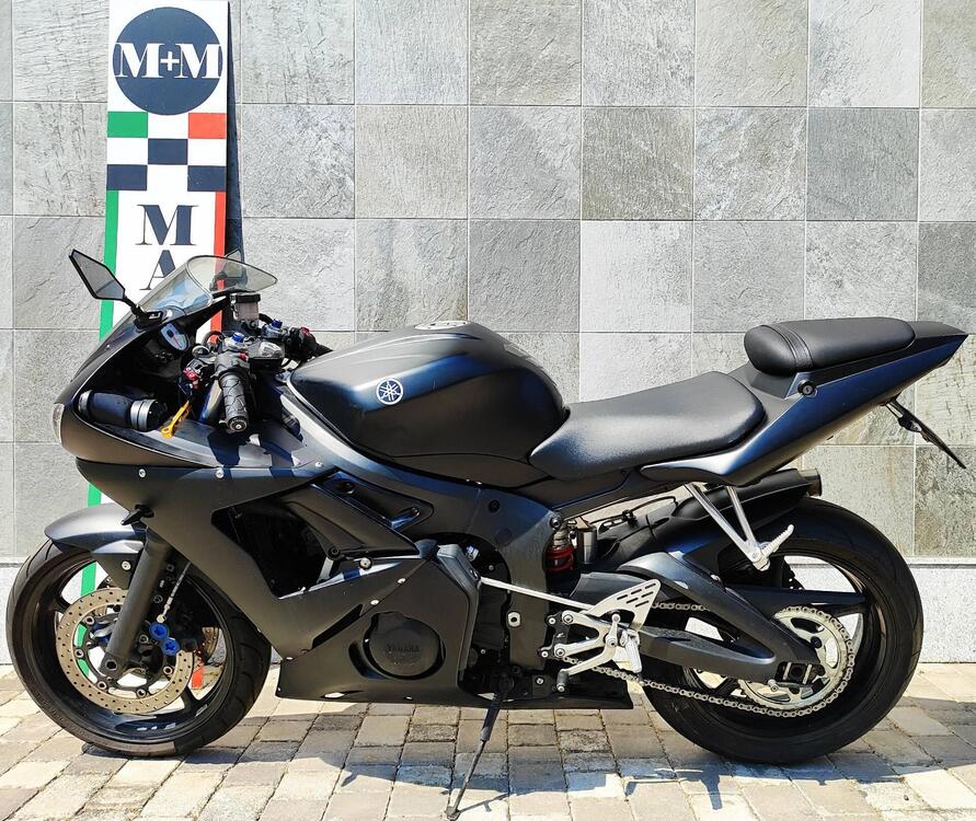 Yamaha YZF R6 (2005 - 06) (2)