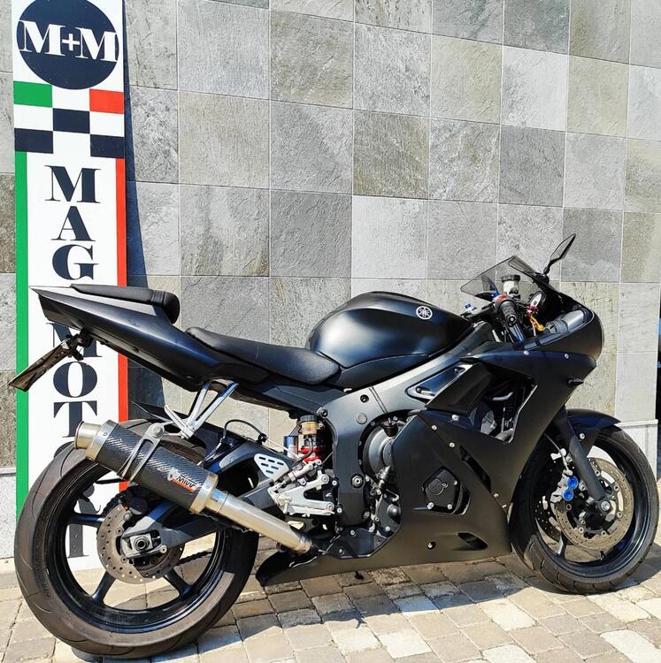 Yamaha YZF R6 (2005 - 06) (5)