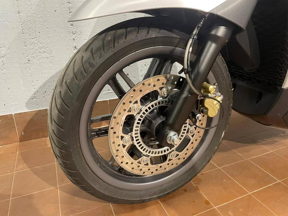 Piaggio Beverly 400 ABS-ASR (2021 - 24) (5)