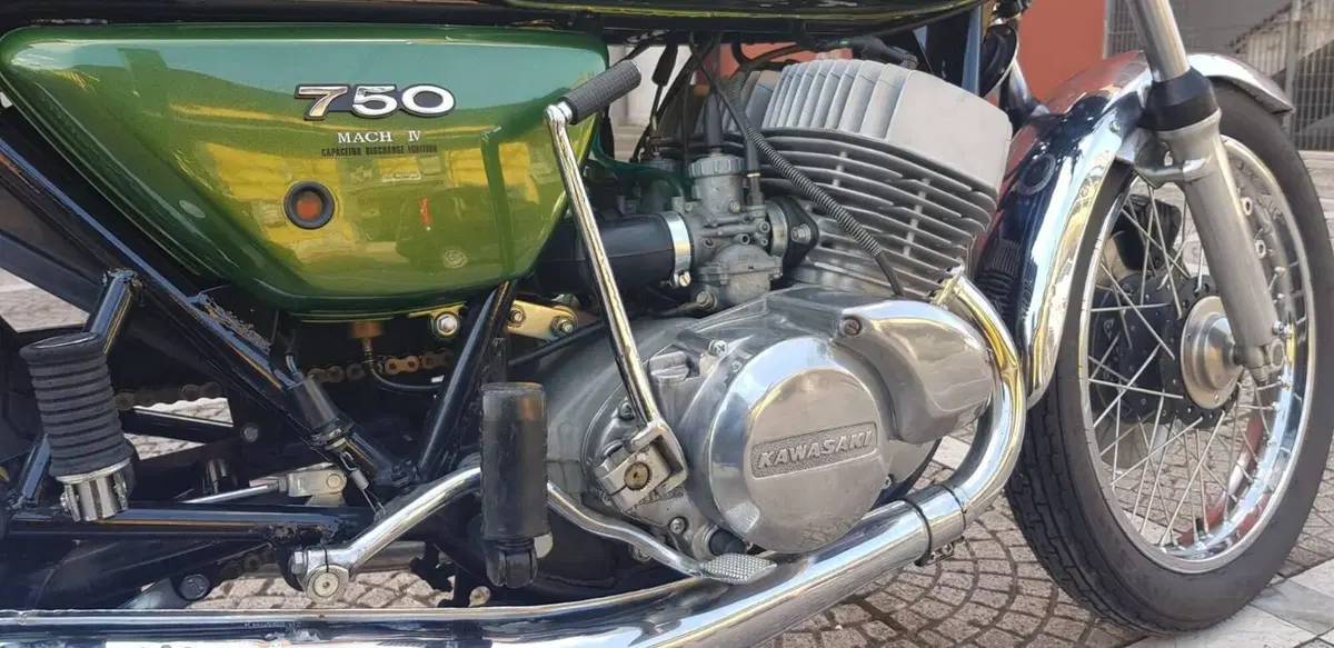 Kawasaki 750 mach IV (14)