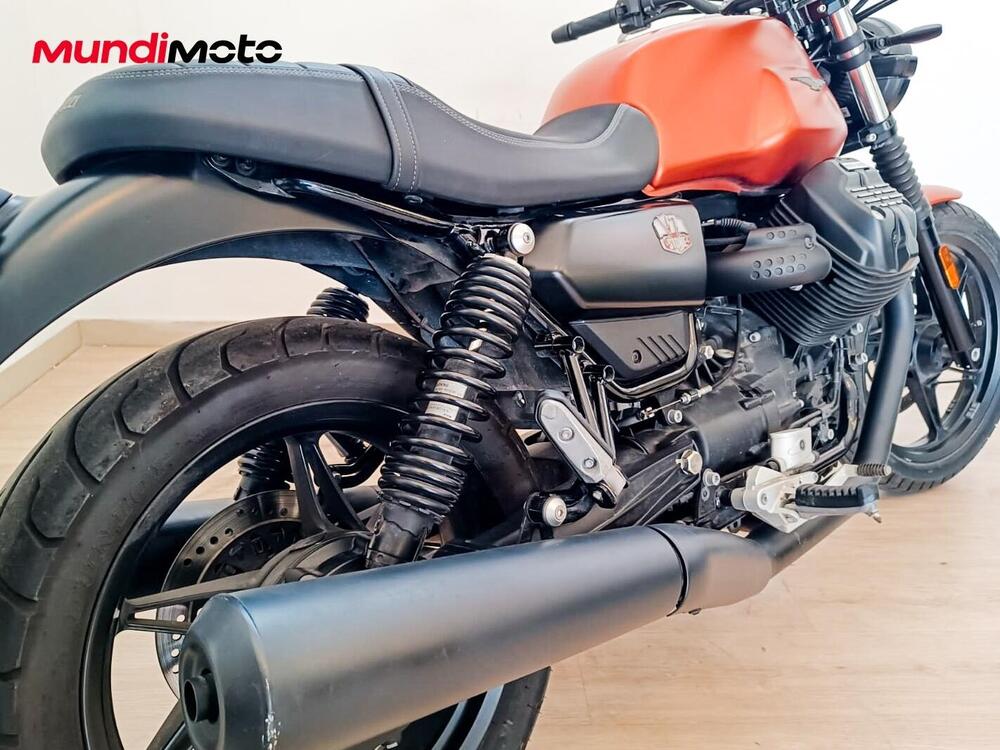 Moto Guzzi V7 Stone Centenario (2021 - 22) (4)
