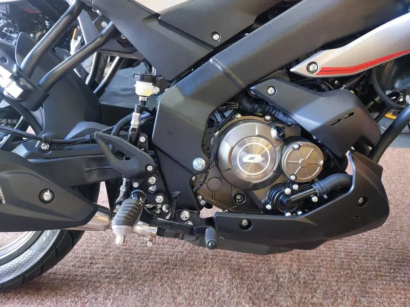 QJ Motor SRK 125 S (2025 - 26) (5)