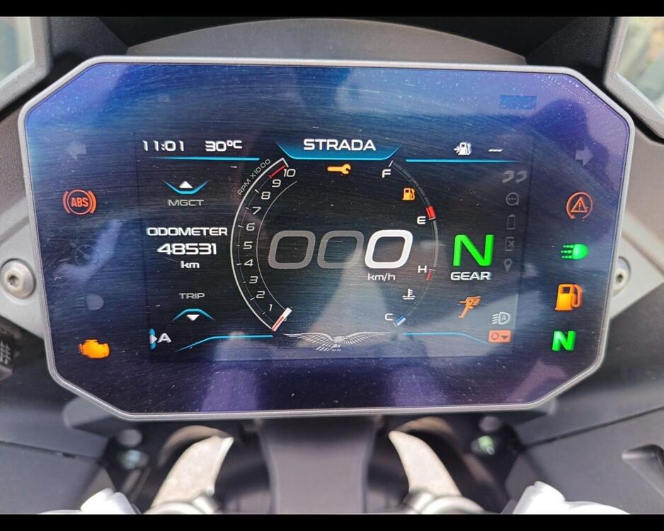 Moto Guzzi V100 Mandello (2022 - 24) (5)