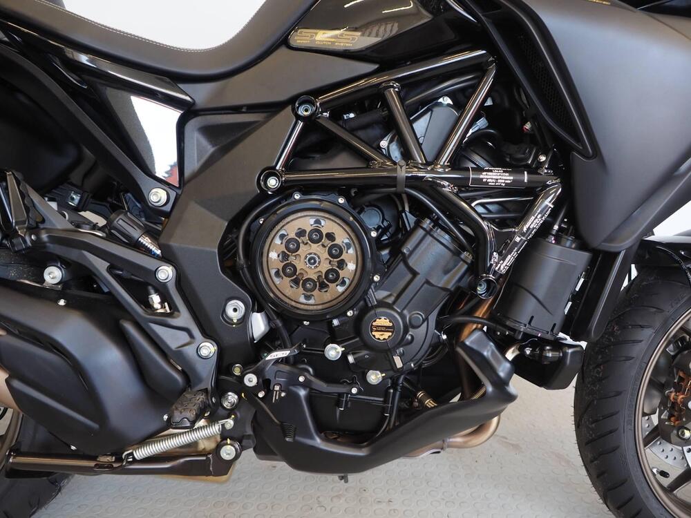 MV Agusta Turismo Veloce 800 Lusso SCS (2021 - 25) (2)