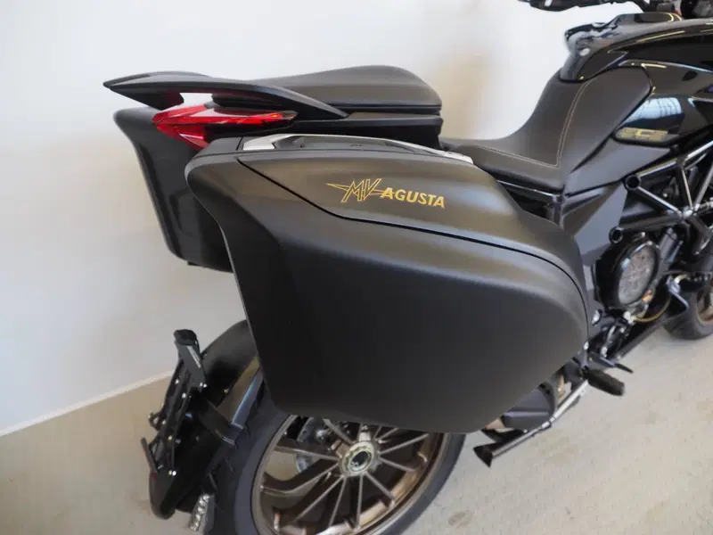 MV Agusta Turismo Veloce 800 Lusso SCS (2021 - 26) (3)