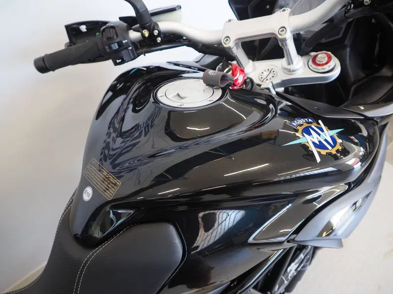 MV Agusta Turismo Veloce 800 Lusso SCS (2021 - 26) (7)