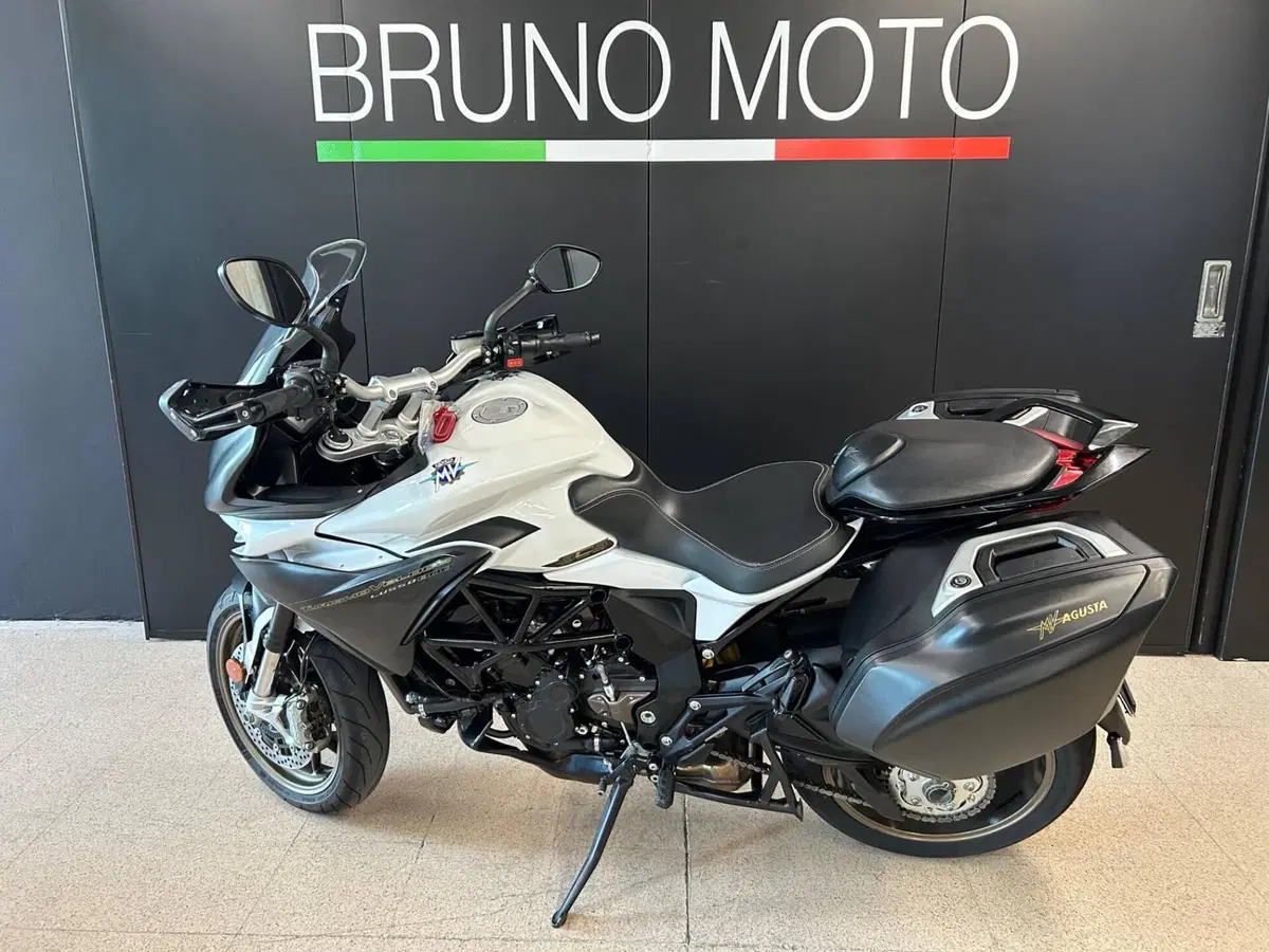 MV Agusta Turismo Veloce 800 Lusso SCS (2017 - 20) (2)