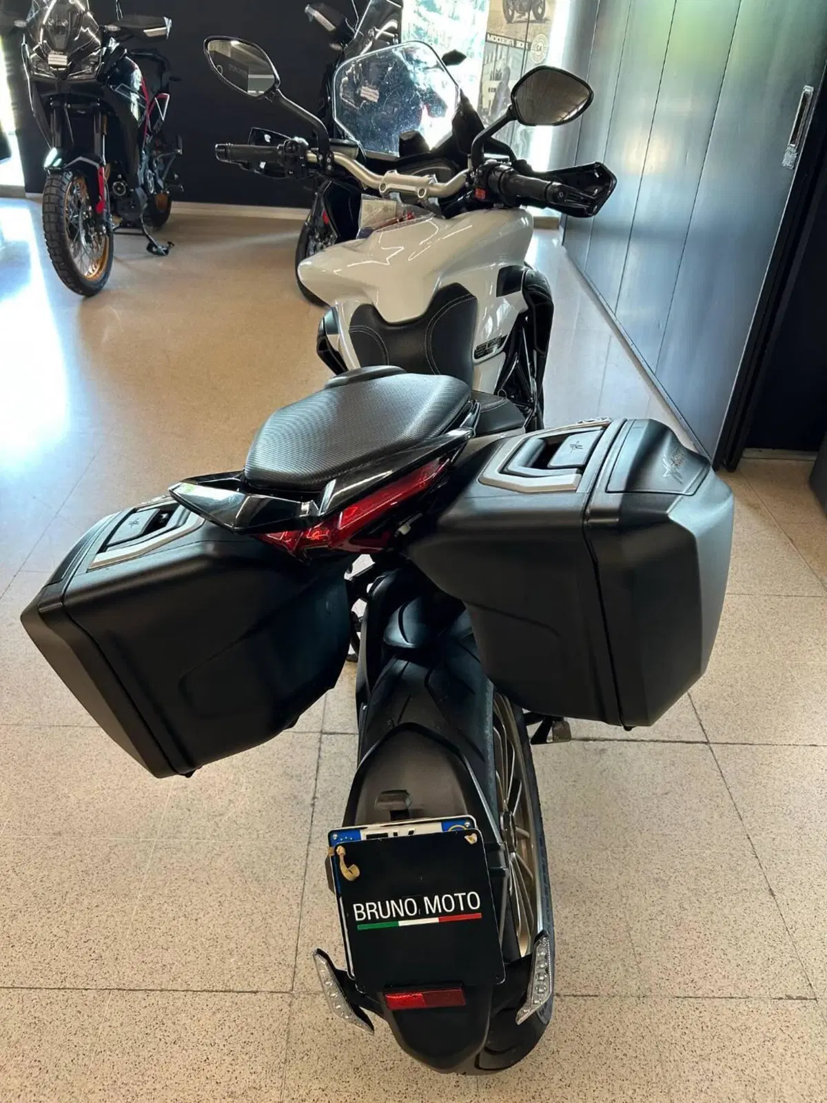 MV Agusta Turismo Veloce 800 Lusso SCS (2017 - 20) (4)