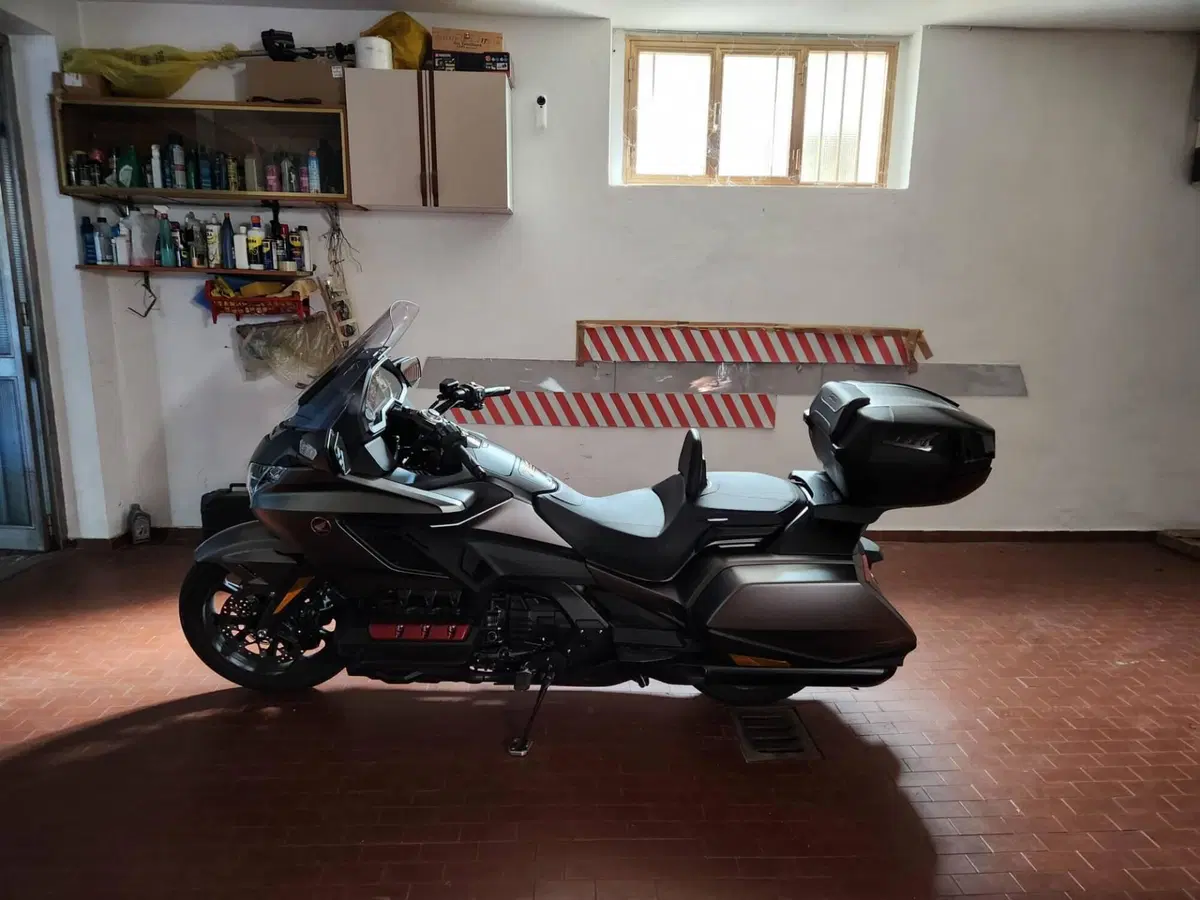 Honda GL 1800 Gold Wing Tour DCT & Airbag (2022 - 24) (18)