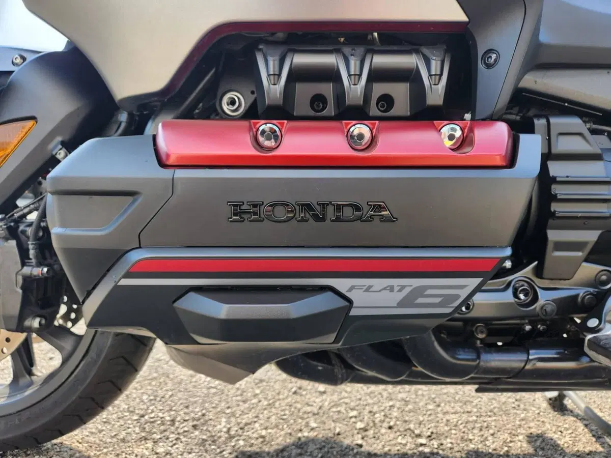 Honda GL 1800 Gold Wing Tour DCT & Airbag (2022 - 24) (5)