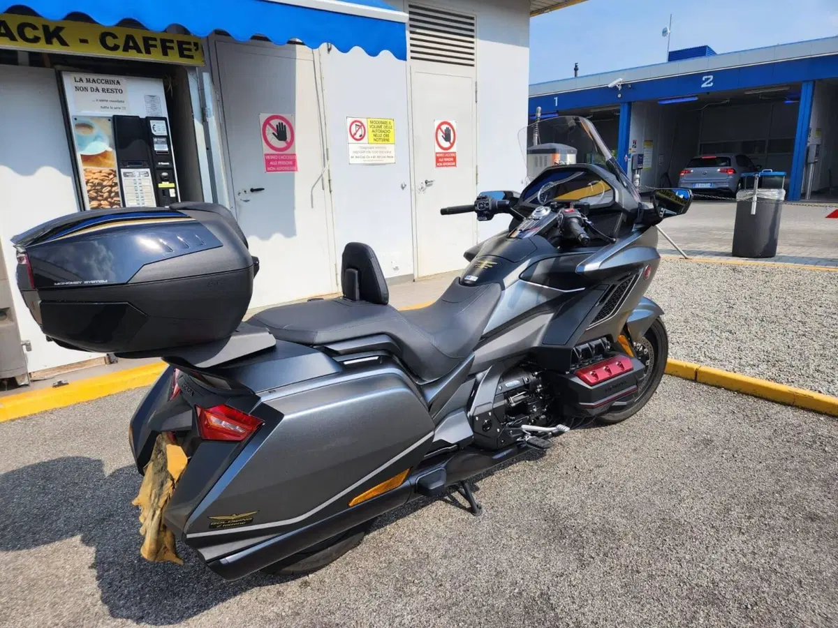 Honda GL 1800 Gold Wing Tour DCT & Airbag (2022 - 24) (7)