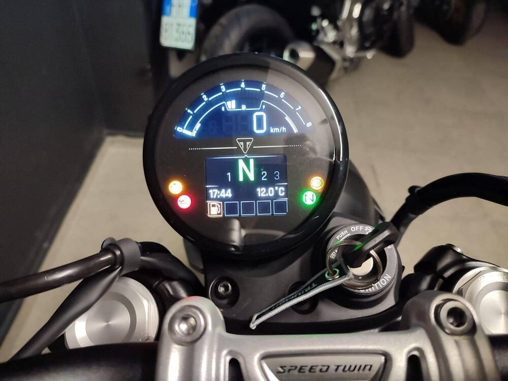 Triumph Speed Twin 900 (2025) (3)