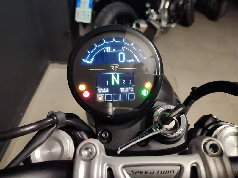 Triumph Speed Twin 900 (2025 - 26) (3)