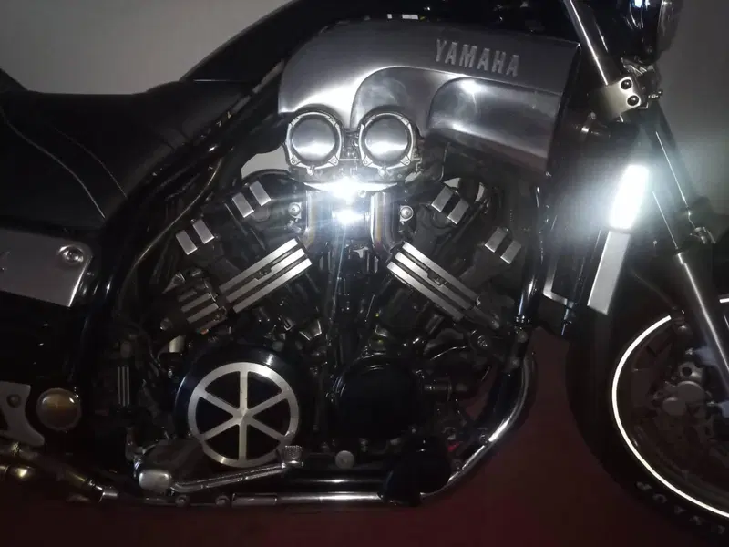 Yamaha Vmax (8)