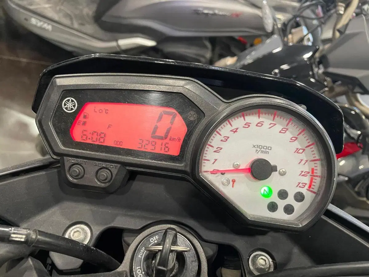 Yamaha FZ8 (2013 - 16) (6)