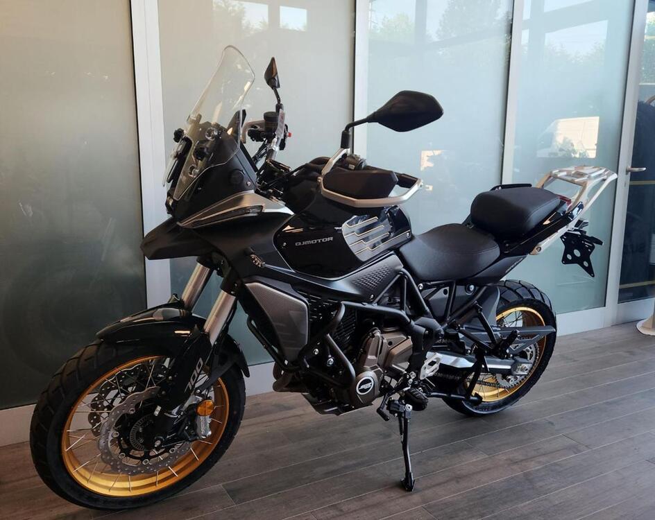 QJ Motor SRT 700 SX (2025) (3)