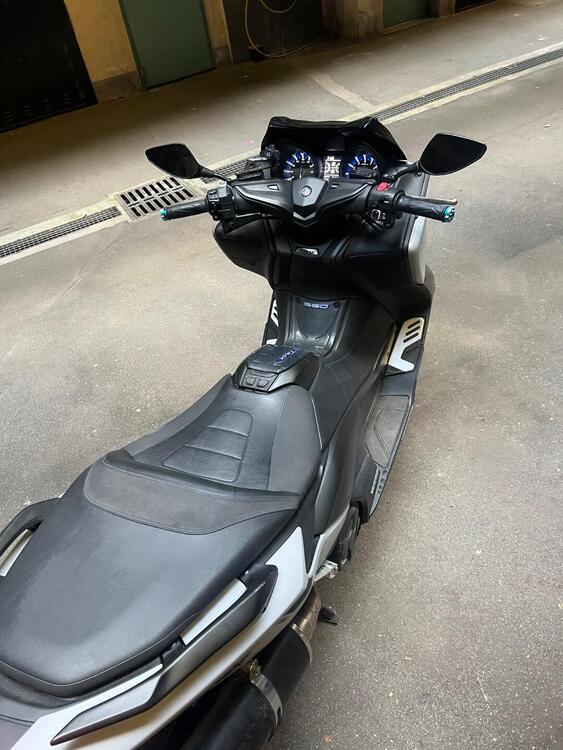 Yamaha T-Max 560 (2020 - 21) (4)