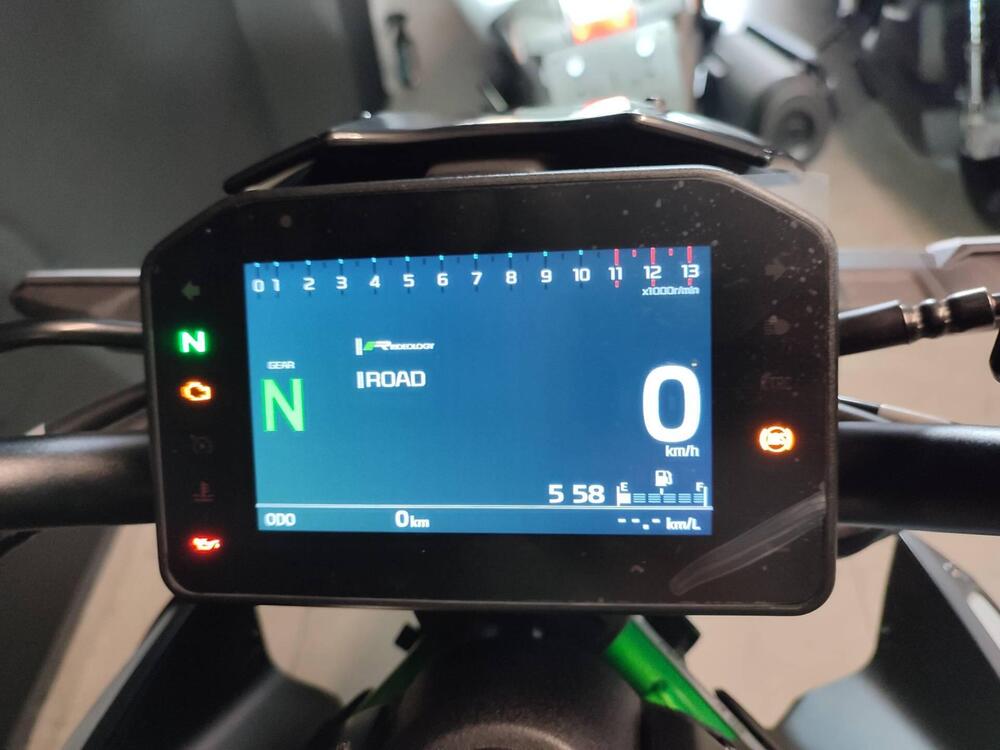 Kawasaki Z 900 (2025 - 26) (5)