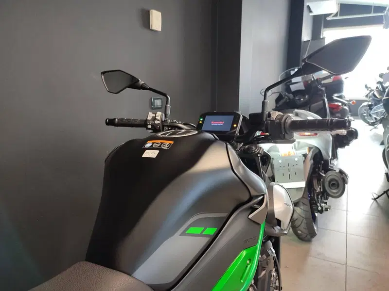 Kawasaki Z 900 (2025 - 26) (6)