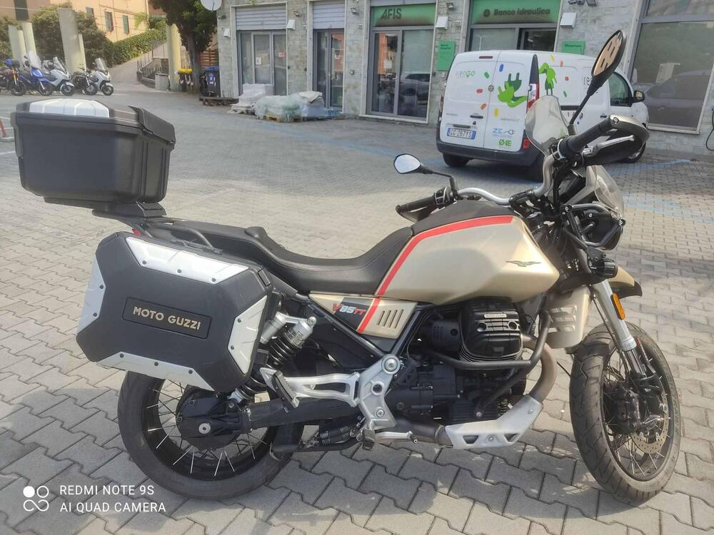 Moto Guzzi V85 TT Travel (2021 - 23) (2)