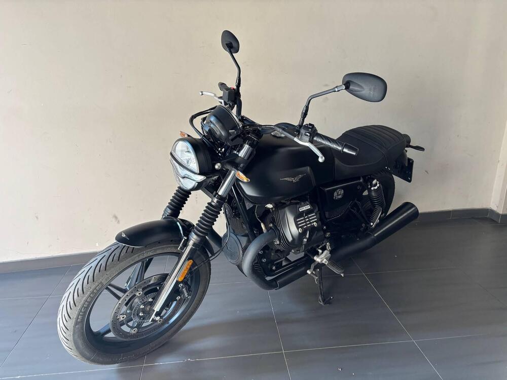 Moto Guzzi V7 Stone (2021 - 24) (5)