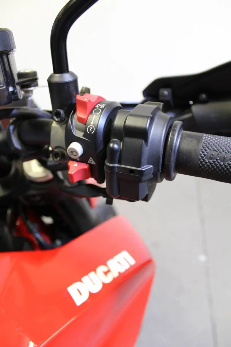 Ducati Hypermotard 950 (2022 - 25) (11)
