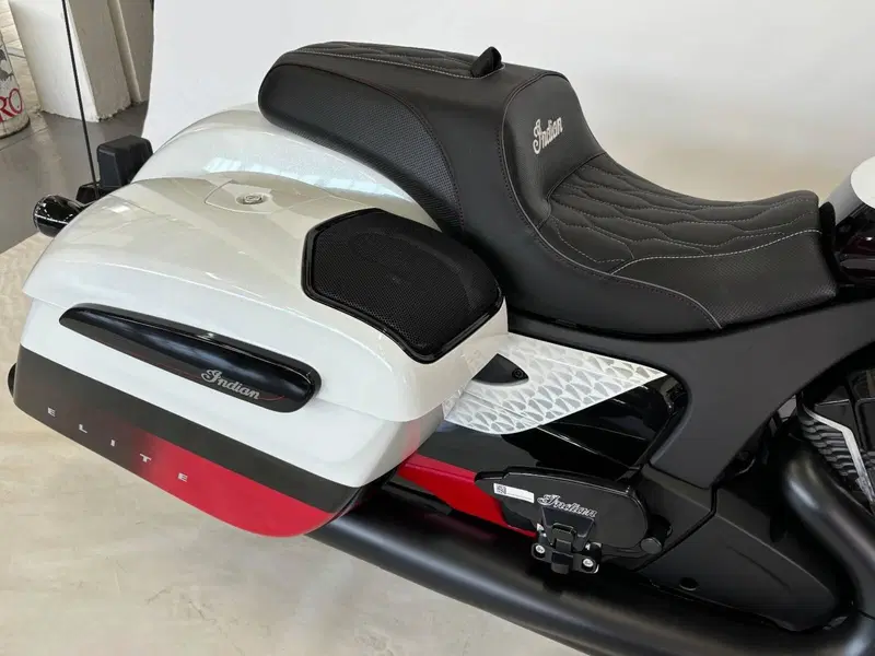 Indian Challenger 1834 Powerplus Elite (2025 - 26) (7)