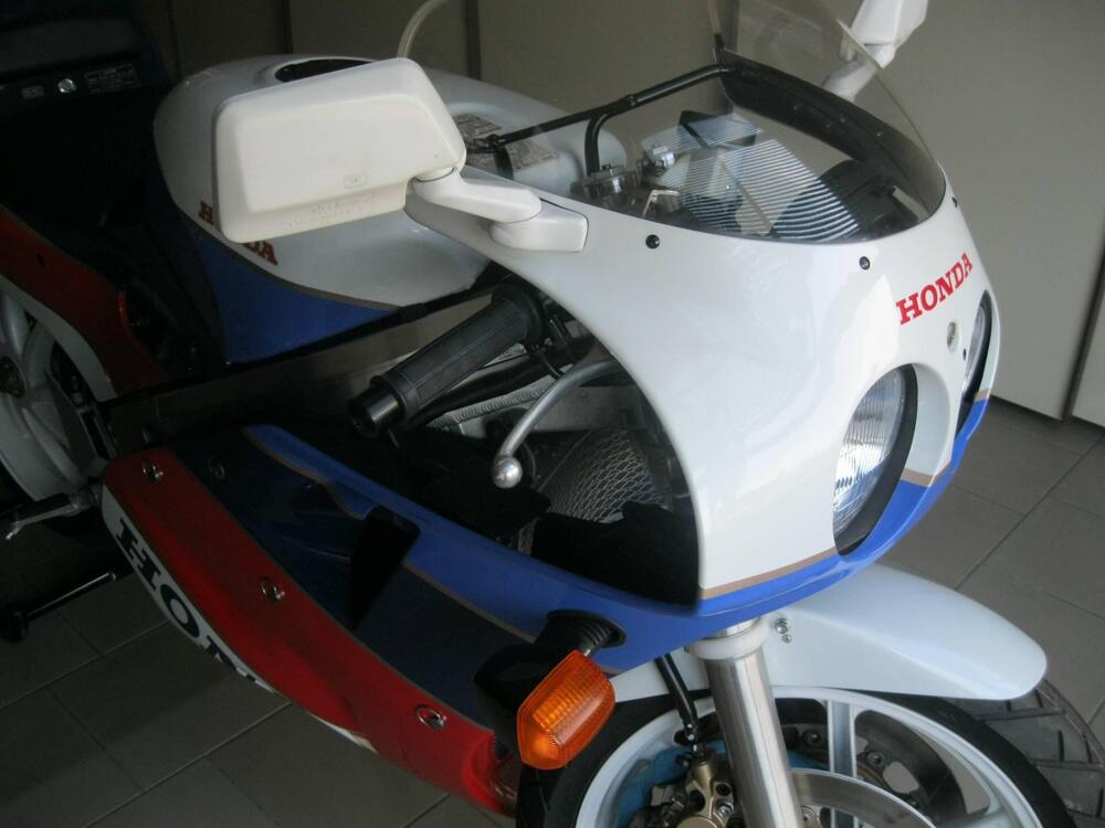 Honda VFR 750 R (4)