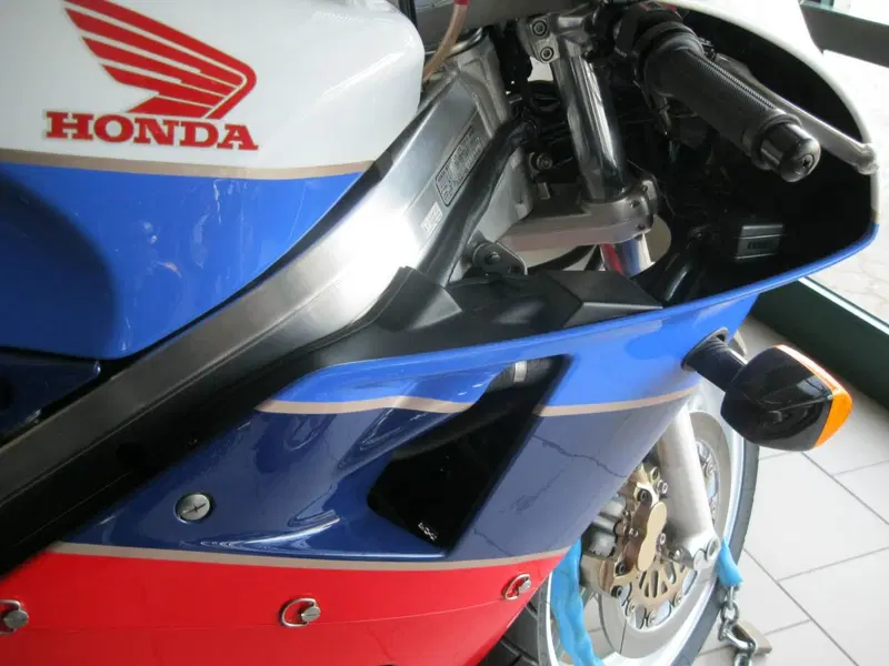 Honda VFR 750 R (8)