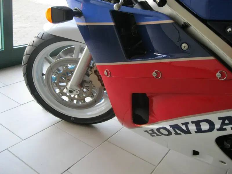 Honda VFR 750 R (10)