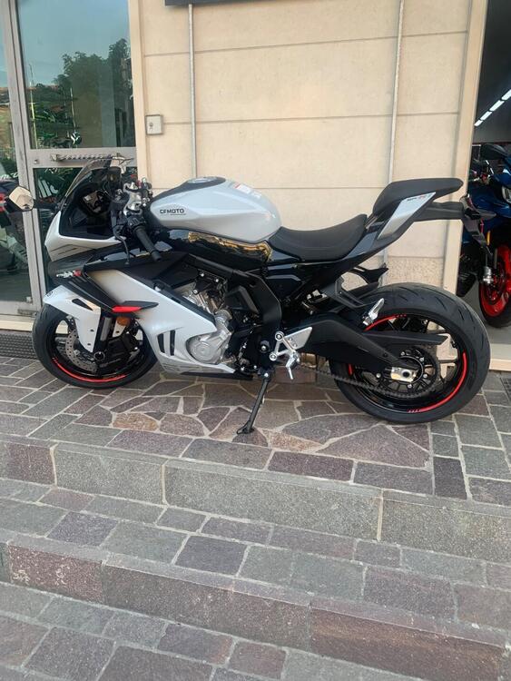 CFMOTO 675SR-R (2025) (4)