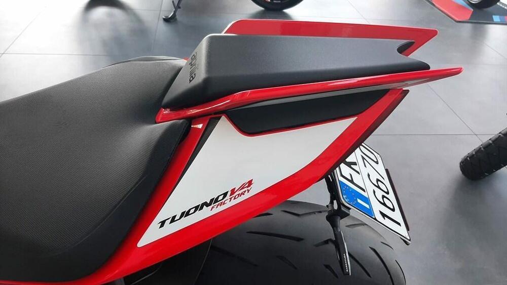 Aprilia Tuono V4 Factory SE-09 SBK (2024) (3)