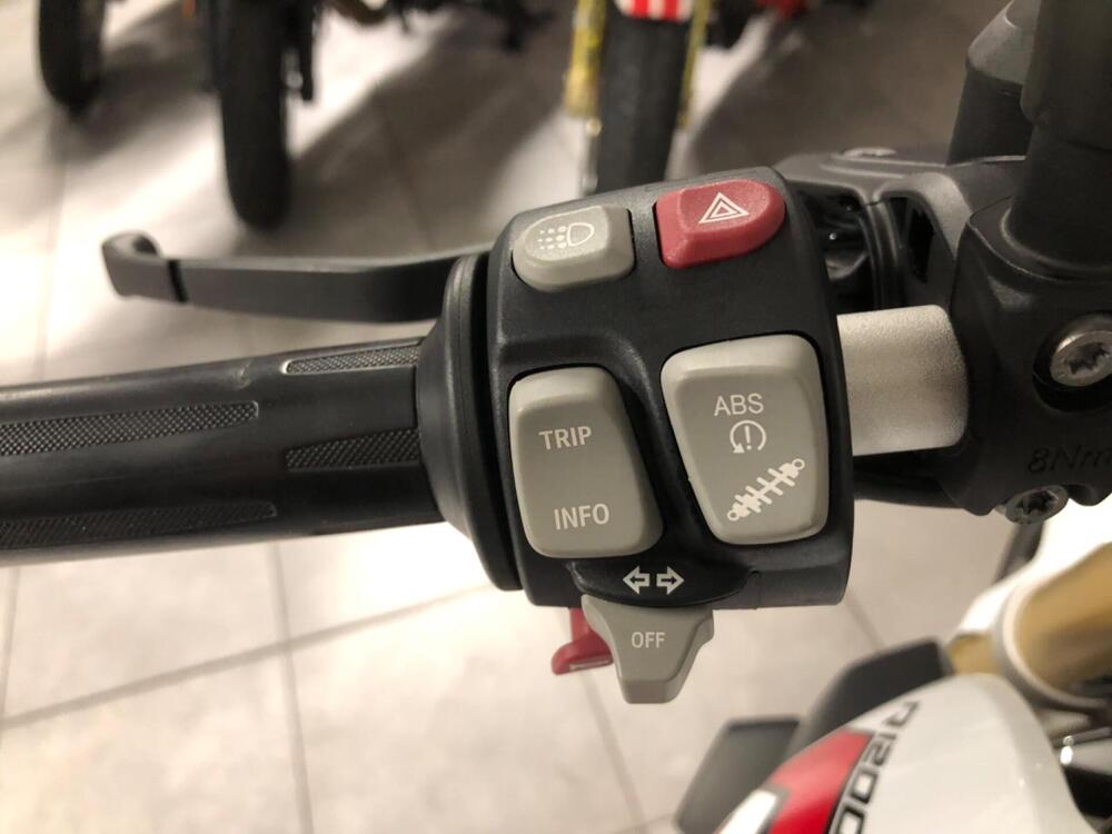 Bmw R 1200 R (2017 - 18) (2)