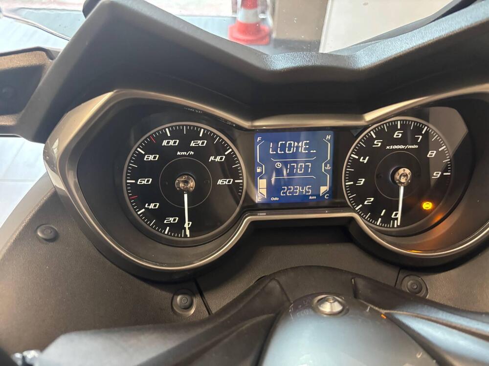 Yamaha X-Max 300 Tech Max (2021 - 24) (4)