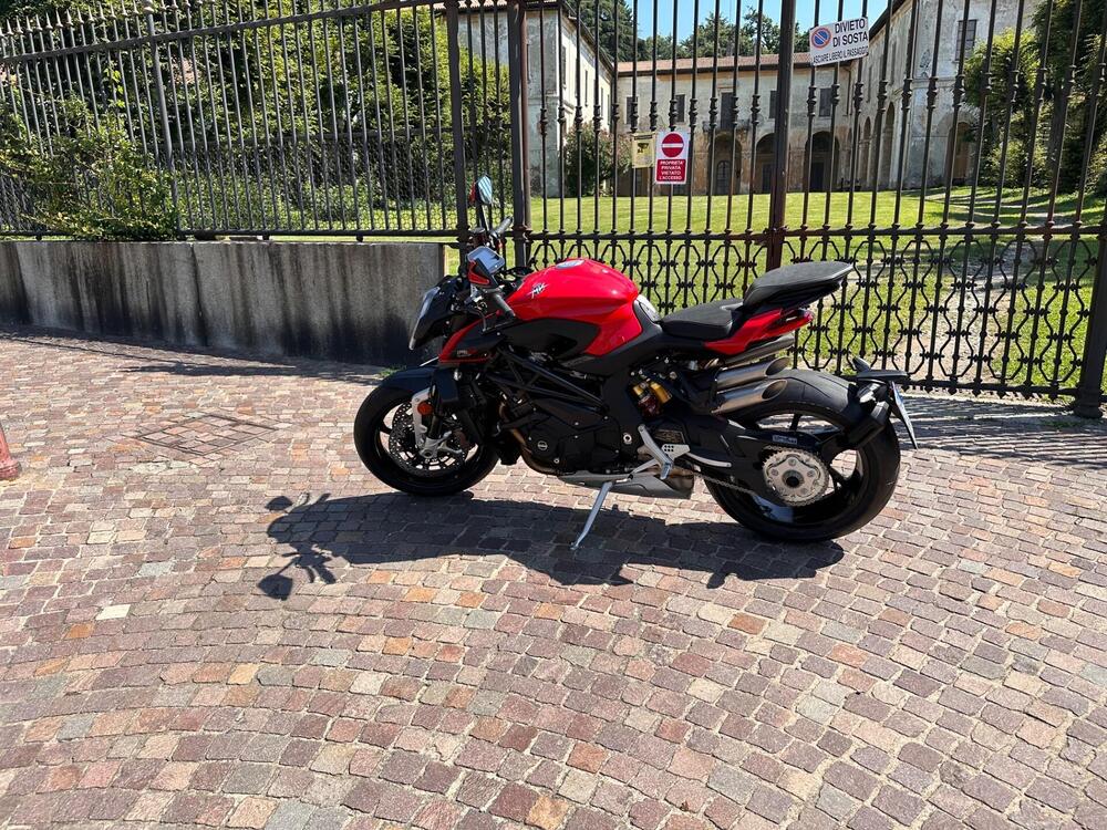 MV Agusta Brutale 1000 RS (2022 - 25) (2)