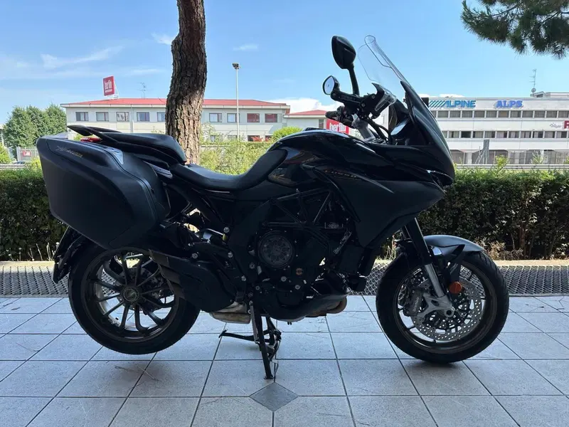MV Agusta Turismo Veloce 800 Lusso SCS (2021 - 26) (2)