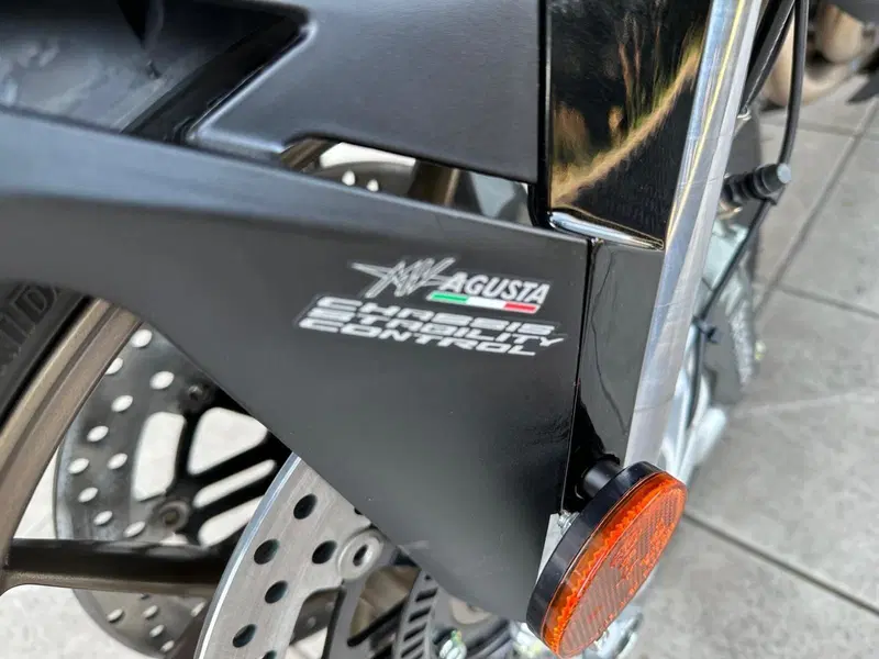 MV Agusta Turismo Veloce 800 Lusso SCS (2021 - 26) (7)