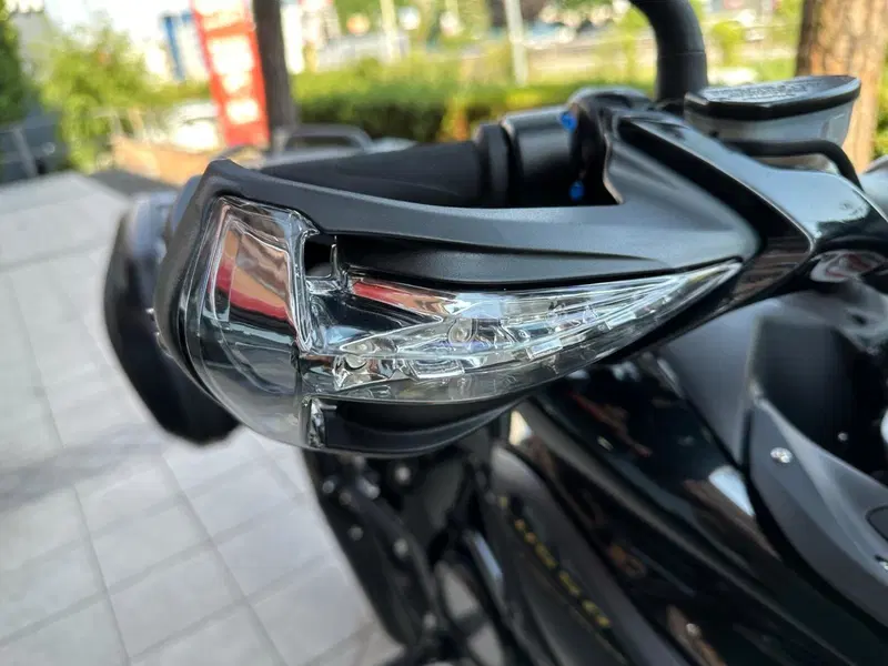 MV Agusta Turismo Veloce 800 Lusso SCS (2021 - 26) (15)