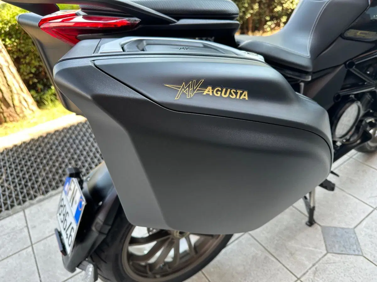 MV Agusta Turismo Veloce 800 Lusso SCS (2021 - 26) (8)