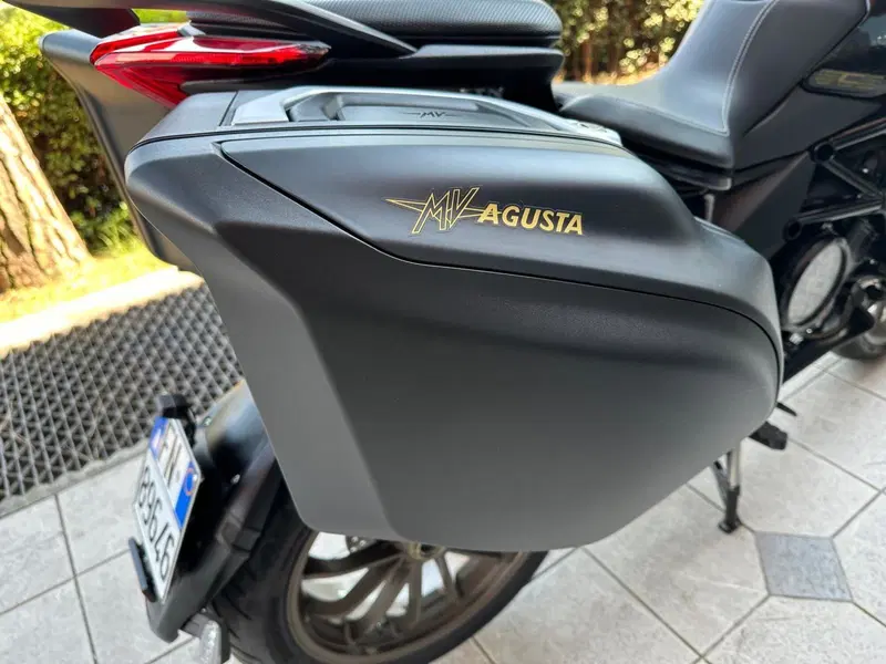 MV Agusta Turismo Veloce 800 Lusso SCS (2021 - 26) (8)