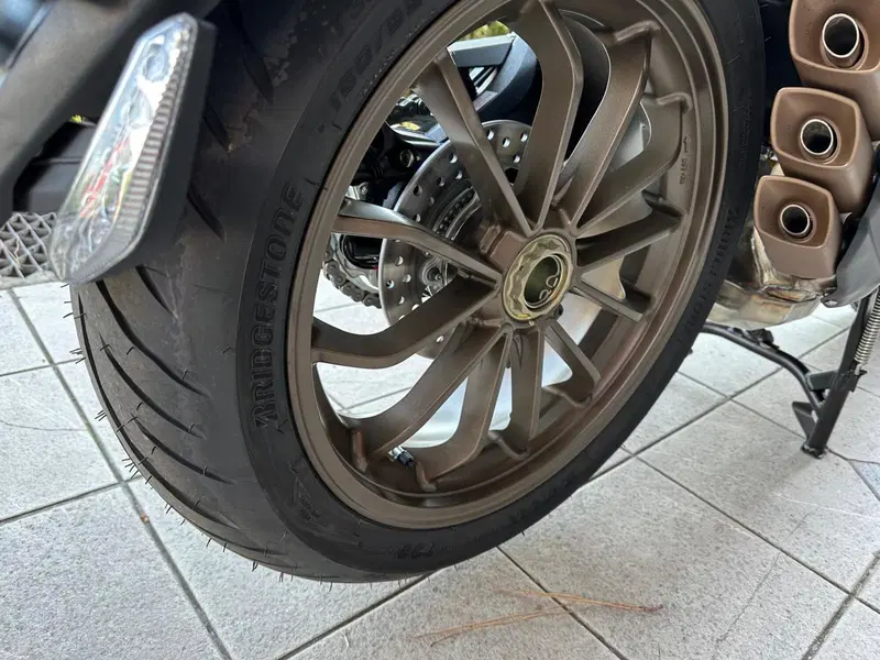 MV Agusta Turismo Veloce 800 Lusso SCS (2021 - 26) (19)