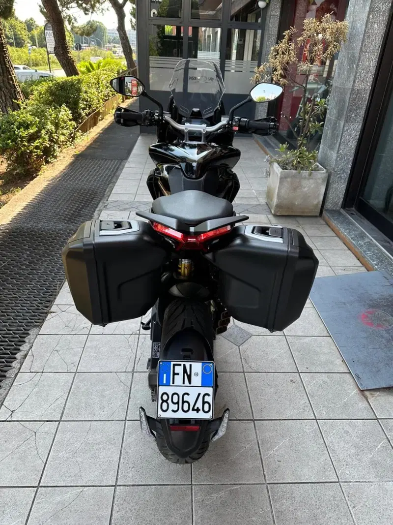 MV Agusta Turismo Veloce 800 Lusso SCS (2021 - 26) (4)