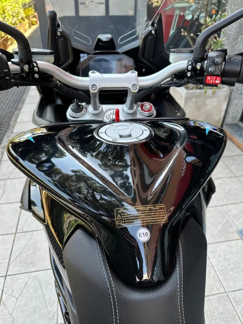 MV Agusta Turismo Veloce 800 Lusso SCS (2021 - 26) (10)