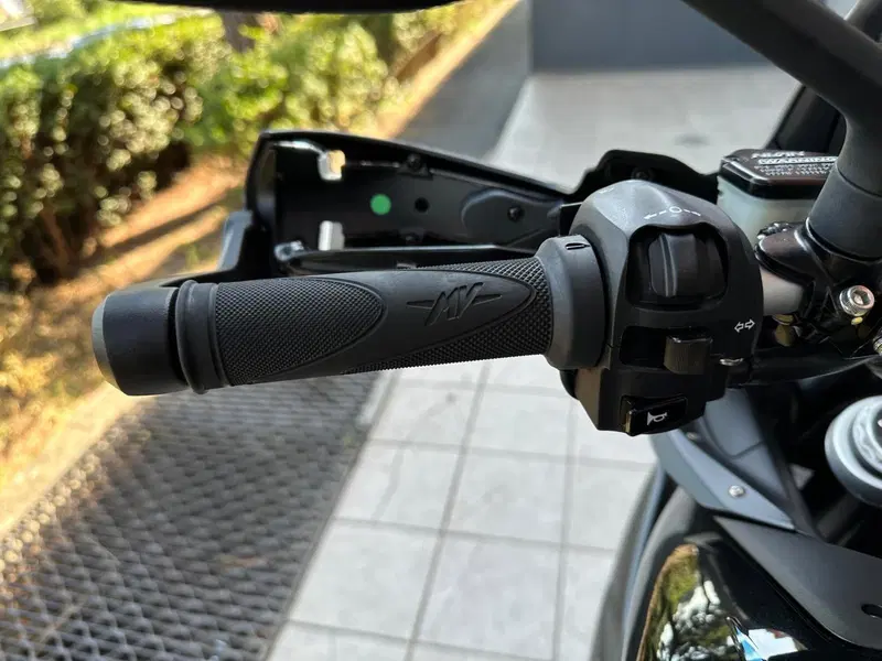 MV Agusta Turismo Veloce 800 Lusso SCS (2021 - 26) (14)