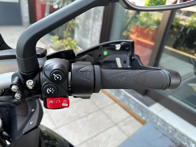 MV Agusta Turismo Veloce 800 Lusso SCS (2021 - 26) (13)