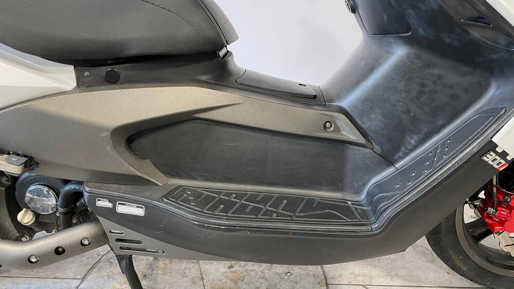 Kymco Xciting 300i R (2007 - 14) (4)