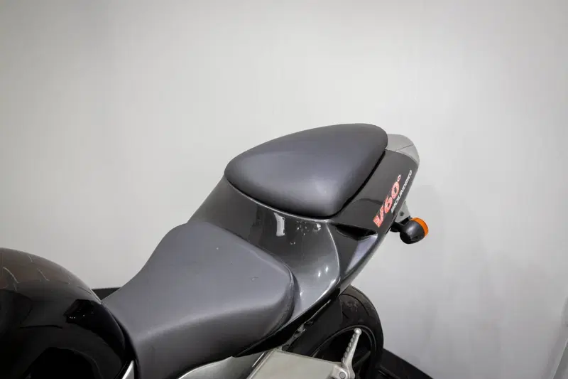Aprilia RSV 1000 (1998 - 99) (18)